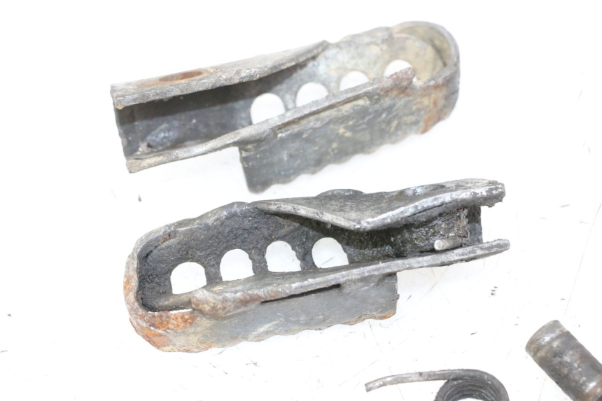 photo de PAR DE REPOSAPIÉS DELANTEROS GILERA SMT SUPERMOTARD 50 (2009 - 2017) - Zoom estado de uso