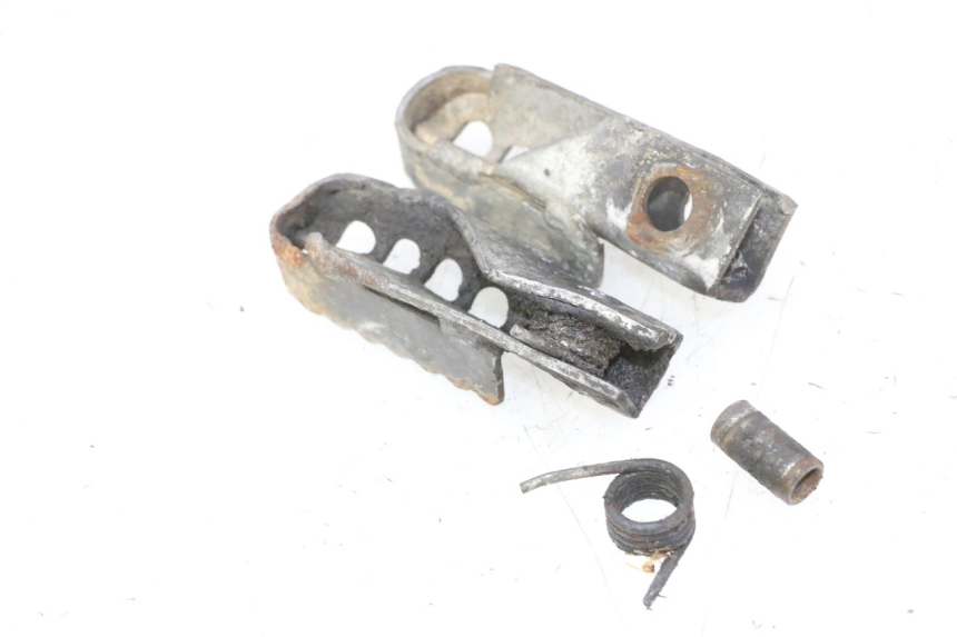 photo de PAR DE REPOSAPIÉS DELANTEROS GILERA SMT SUPERMOTARD 50 (2009 - 2017) - Otra perspectiva