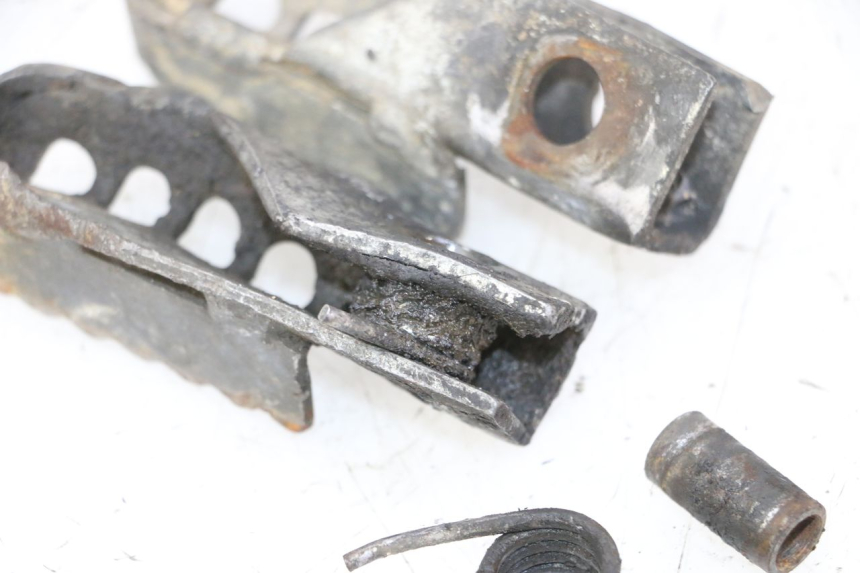 photo de PAR DE REPOSAPIÉS DELANTEROS GILERA SMT SUPERMOTARD 50 (2009 - 2017) - Primer plano técnico