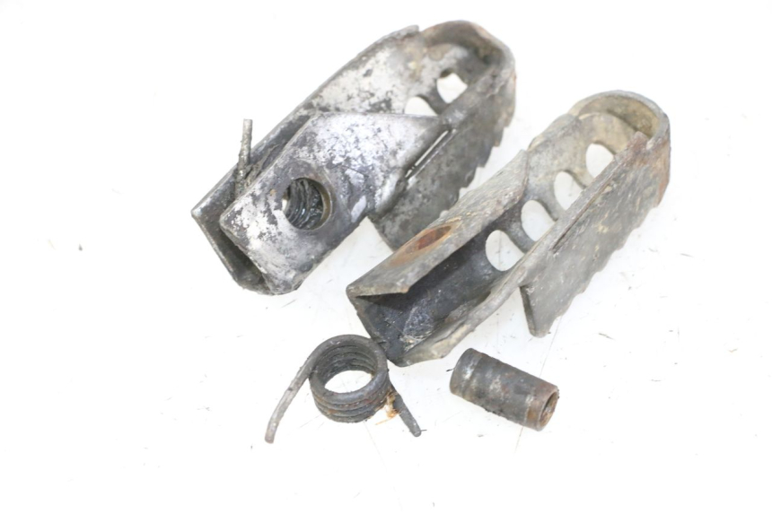 photo de PAR DE REPOSAPIÉS DELANTEROS GILERA SMT SUPERMOTARD 50 (2009 - 2017) - Vista general del producto