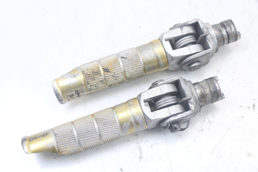 photo de PAR DE REPOSAPIÉS DELANTEROS SUZUKI SV N 650 (1999 - 2002) - Otra perspectiva