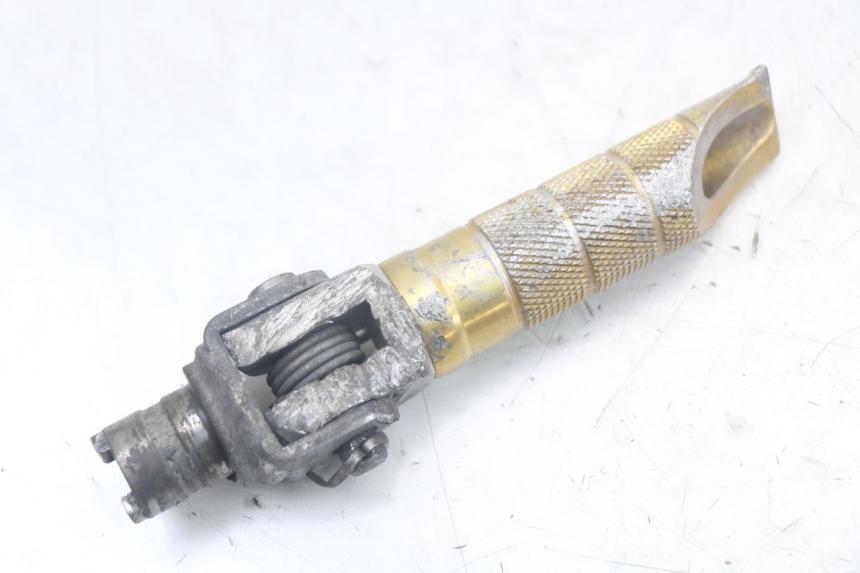 photo de PAR DE REPOSAPIÉS DELANTEROS SUZUKI SV N 650 (1999 - 2002) - Detalles de los puntos de fijación