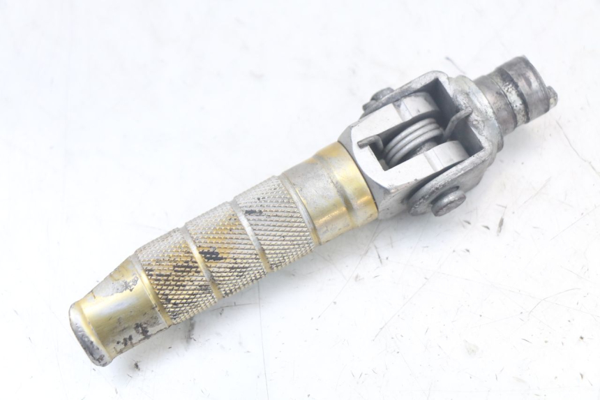 photo de PAR DE REPOSAPIÉS DELANTEROS SUZUKI SV N 650 (1999 - 2002) - Estado de la superficie y material