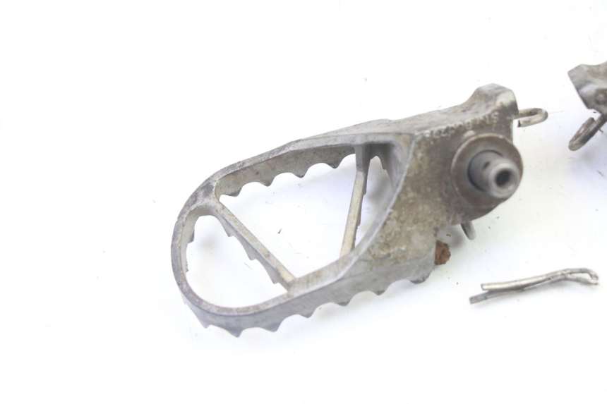 photo de PAR REPOSAPIES DELANTERA KTM SX 85 (2013 - 2017) - Detalles de los puntos de fijación