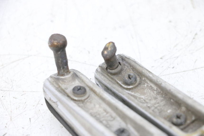 photo de PAR REPOSAPIES DELANTERA YAMAHA TDM ABS 900 (2002 - 2014) - Primer plano técnico