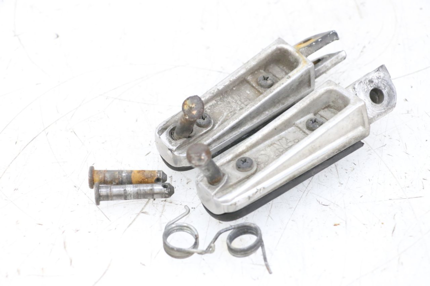 photo de PAR REPOSAPIES DELANTERA YAMAHA TDM ABS 900 (2002 - 2014) - Detalles de los puntos de fijación