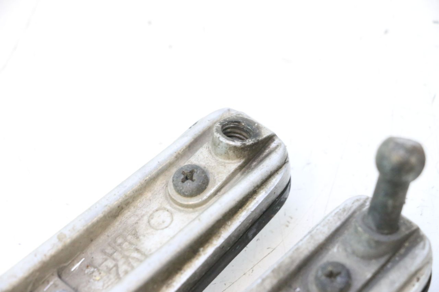 photo de PAR REPOSAPIES DELANTERA YAMAHA TDM ABS 900 (2002 - 2014) - Primer plano técnico