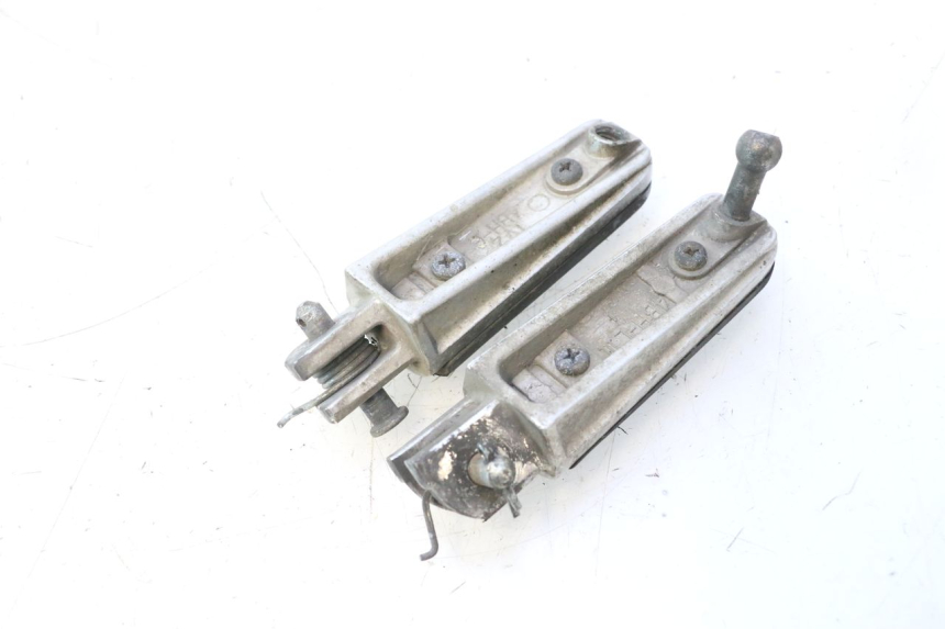 photo de PAR REPOSAPIES DELANTERA YAMAHA TDM ABS 900 (2002 - 2014) - Detalles de los puntos de fijación