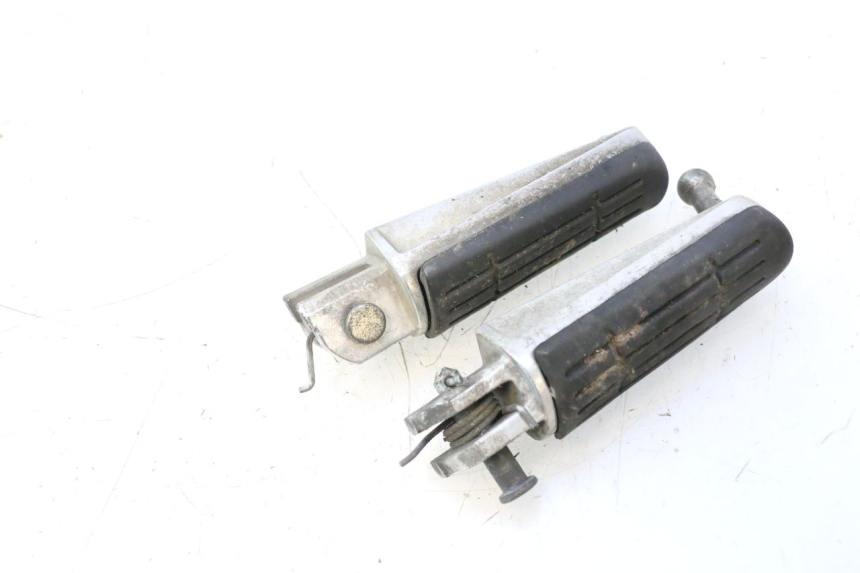 photo de PAR REPOSAPIES DELANTERA YAMAHA TDM ABS 900 (2002 - 2014) - Estado de la superficie y material