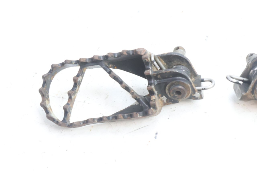 photo de PAR REPOSAPIES DELANTERA HUSABERG TE 250 (2011 - 2014) - Primer plano técnico