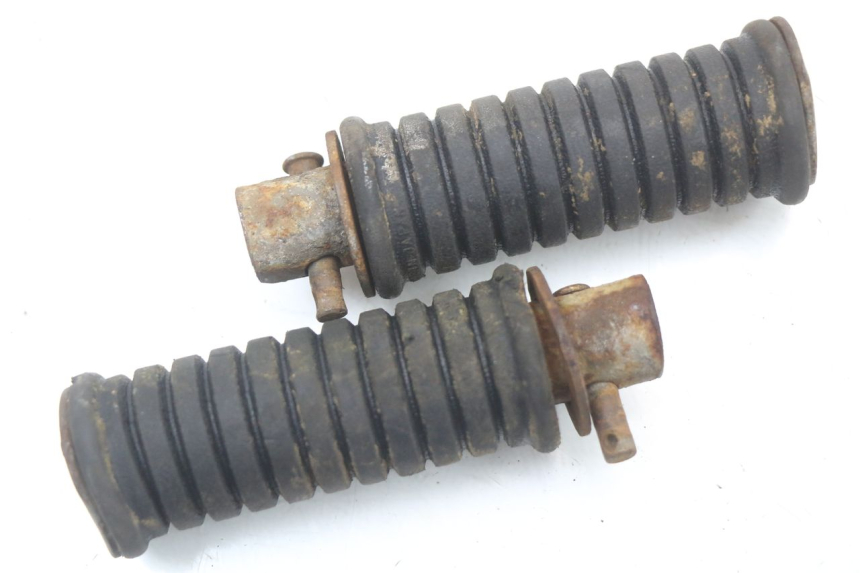 photo de PAR REPOSAPIES DELANTERA SUZUKI TS X 80 (1984 - 1988) - Otra perspectiva