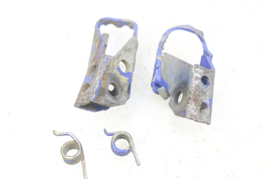 photo de PAR DE REPOSAPIÉS DELANTEROS YAMAHA TTR 125 (2000 - 2020) - Detalle de la pieza