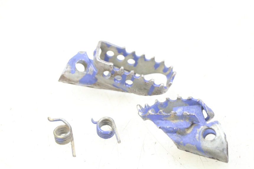 photo de PAR DE REPOSAPIÉS DELANTEROS YAMAHA TTR 125 (2000 - 2020) - Otra perspectiva