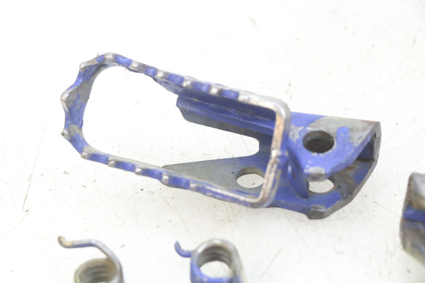 photo de PAR DE REPOSAPIÉS DELANTEROS YAMAHA TTR 125 (2000 - 2020) - Vista general del producto