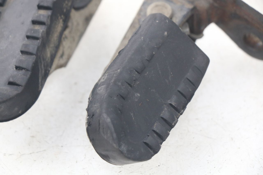 photo de PAR REPOSAPIES DELANTERA YAMAHA TW 125 (1998 - 2002) - Vista general del producto