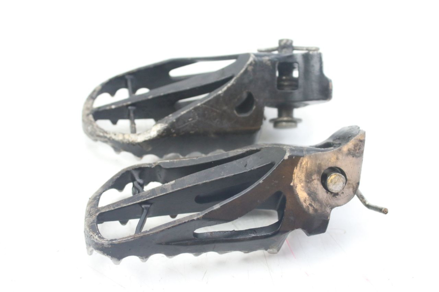 photo de PAR DE REPOSAPIÉS DELANTEROS MBK X-LIMIT XLIMIT 50 (2003 - 2006) - Otra perspectiva