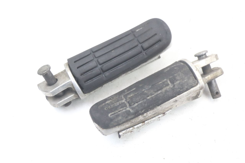 photo de PAR DE REPOSAPIÉS DELANTEROS YAMAHA FJR ABS 1300 (2006 - 2012) - Detalle de la pieza