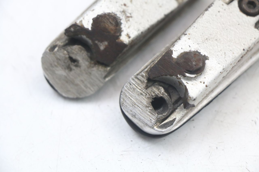 photo de PAR DE REPOSAPIÉS DELANTEROS YAMAHA FJR ABS 1300 (2006 - 2012) - Vista general del producto