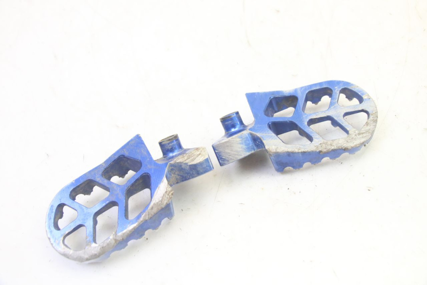 photo de PAR REPOSAPIES DELANTERA YAMAHA YZ-F YZF 250 (2014 - 2018) - Estado de la superficie y material