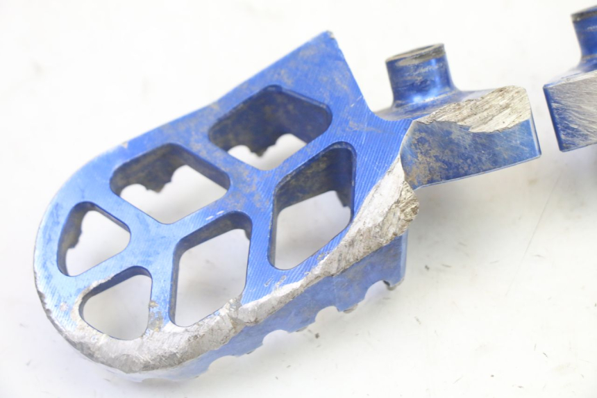 photo de PAR REPOSAPIES DELANTERA YAMAHA YZ-F YZF 250 (2014 - 2018) - Recambio usado revisado