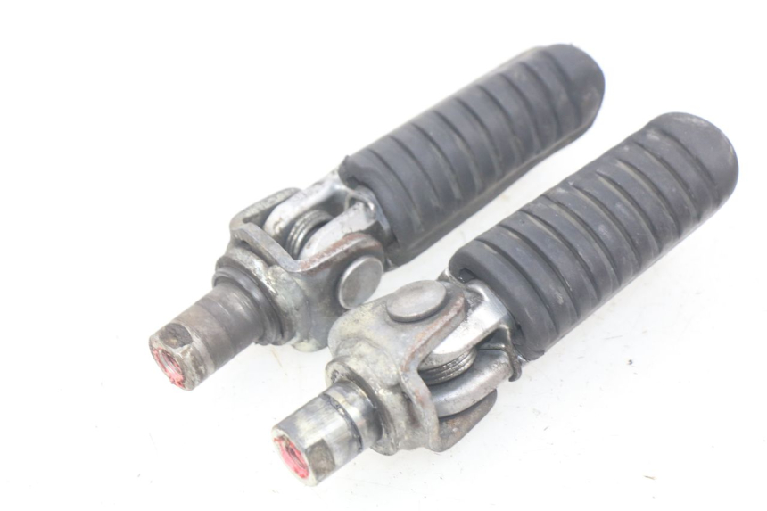 photo de PAR DE REPOSAPIÉS DELANTEROS KAWASAKI Z S 750 (2003 - 2006) - Primer plano técnico