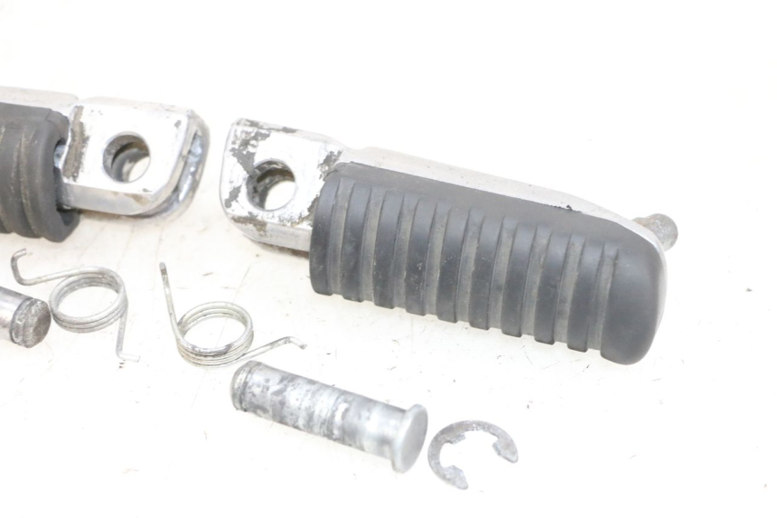 photo de PAR DE REPOSAPIÉS DELANTEROS KAWASAKI ZR 7 750 (1999 - 2004) - Otra perspectiva