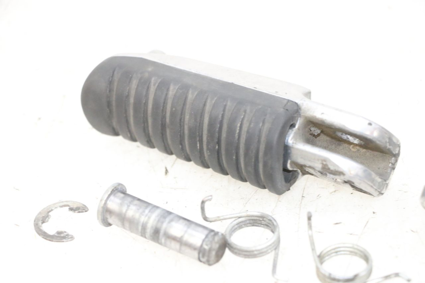 photo de PAR DE REPOSAPIÉS DELANTEROS KAWASAKI ZR 7 750 (1999 - 2004) - Estado de la superficie y material