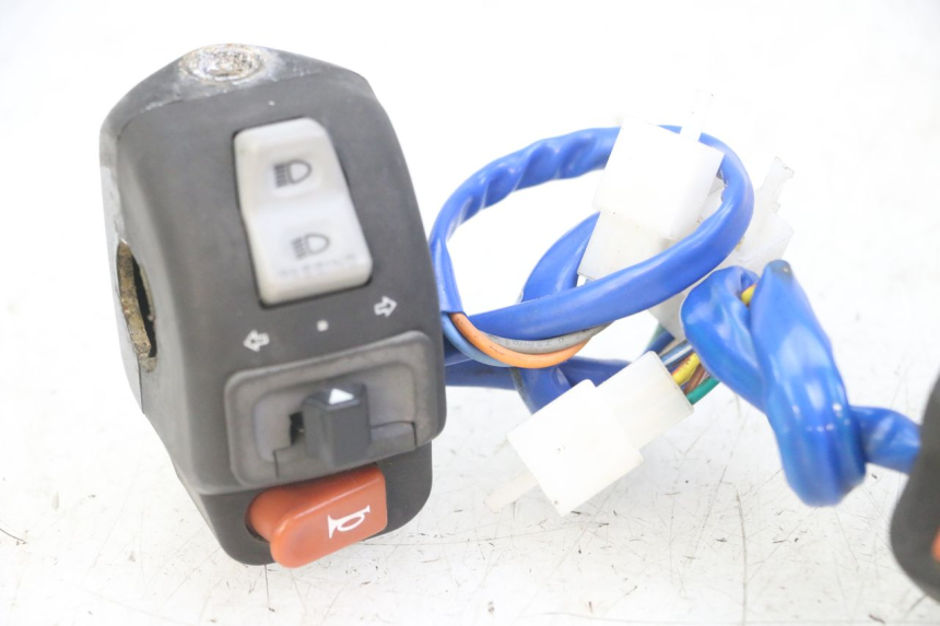 photo de CONMUTADORES KYMCO AGILITY 4T 50 (2005 - 2018) - Zoom sobre los componentes