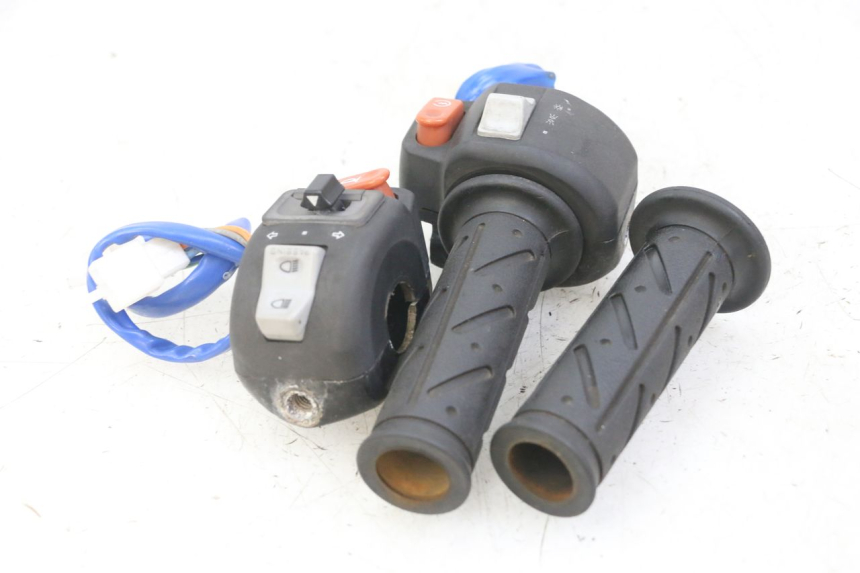 photo de CONMUTADORES KYMCO AGILITY 4T 50 (2005 - 2018) - Otra perspectiva