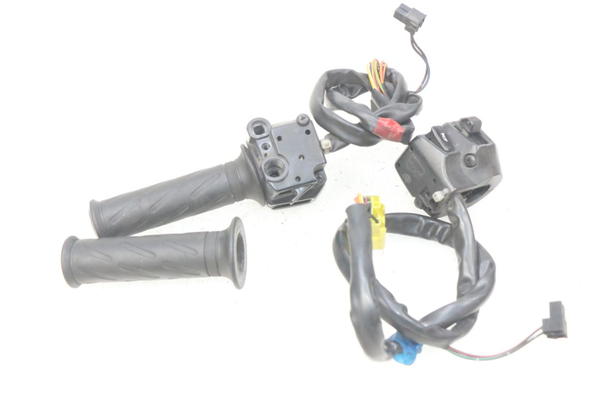 photo de PAR DE MANILLARES SUZUKI BURGMAN 125 (2007 - 2014) - Otra perspectiva