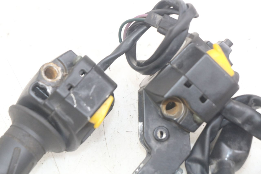 photo de PAR DE MANILLARES PEUGEOT KISBEE 2T 50 (2010 - 2017) - Zoom estado de uso