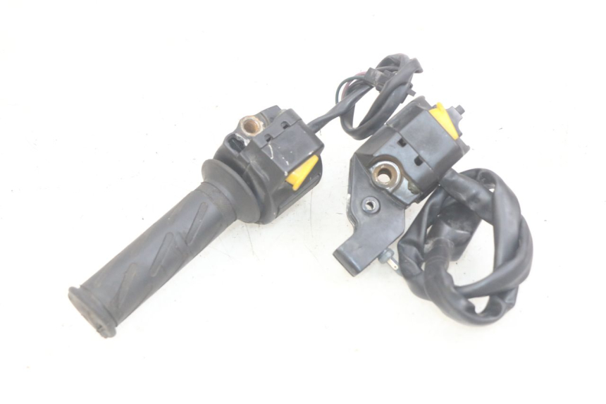 photo de PAR DE MANILLARES PEUGEOT KISBEE 2T 50 (2010 - 2017) - Otra perspectiva