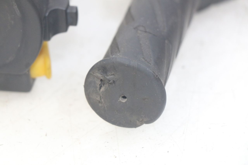 photo de PAR DE MANILLARES PEUGEOT KISBEE 2T 50 (2010 - 2017) - Vista general del producto