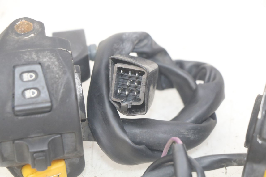 photo de PAR DE MANILLARES PEUGEOT KISBEE 2T 50 (2010 - 2017) - Marcados y referencias originales