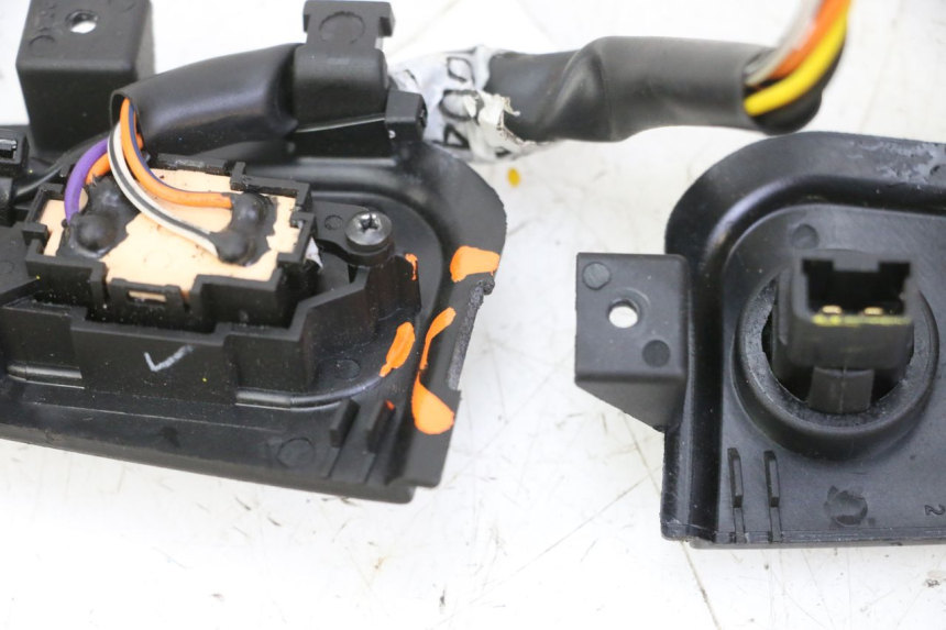 photo de CONMUTADORES PIAGGIO MP3 HPE 310 (2024 - 2025) - Otra perspectiva