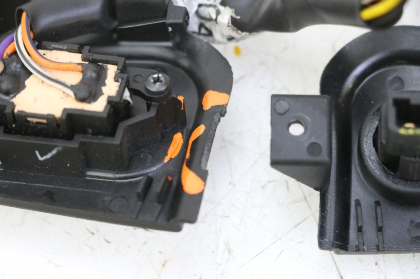 photo de CONMUTADORES PIAGGIO MP3 HPE 310 (2024 - 2025) - Primer plano técnico