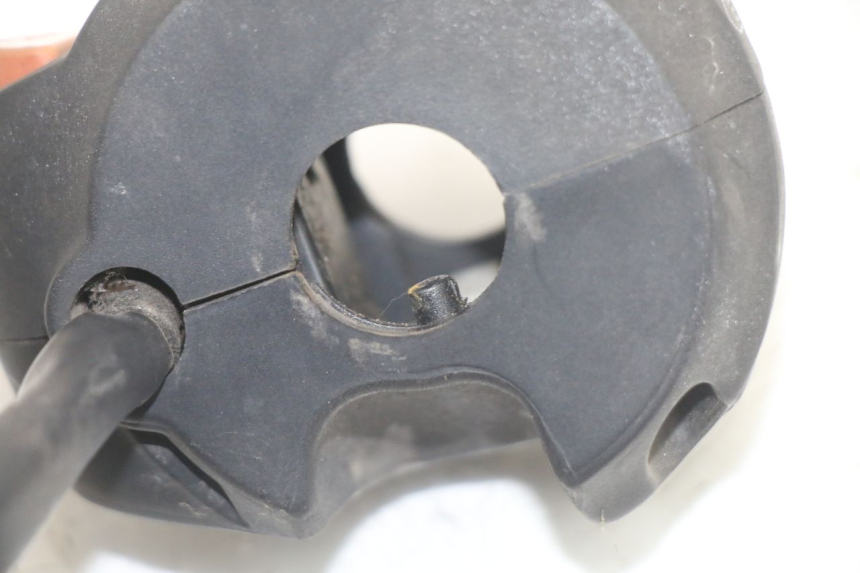 photo de CONMUTADORES PEUGEOT SATELIS COMPRESSOR K15 125 (2006 - 2009) - Detalles de los puntos de fijación