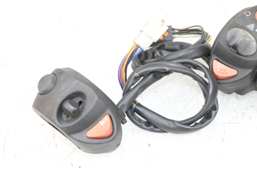 photo de CONMUTADORES PEUGEOT SATELIS 125 (2013 - 2018) - Marcados y referencias originales