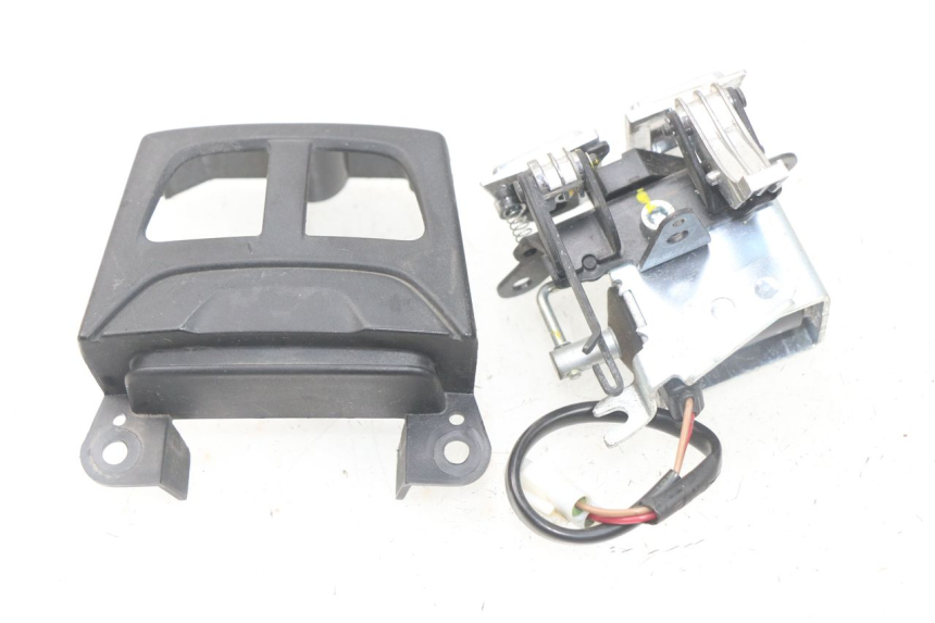 photo de CONMUTADORES YAMAHA YP T-MAX TMAX 530 (2017 - 2020) - Primer plano técnico