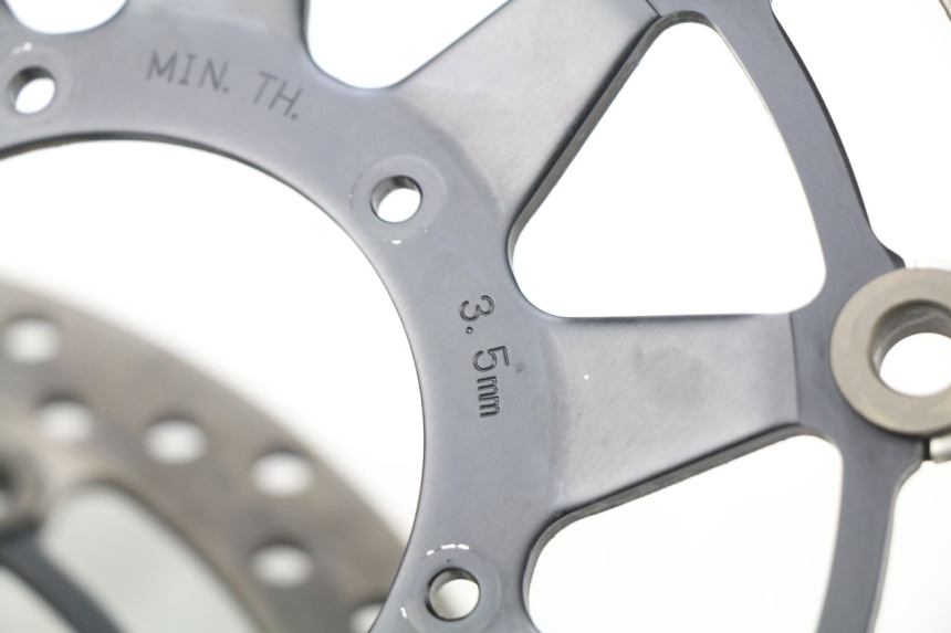 photo de PAR DISCO FRENO DELANTERO HONDA CBR RR FIREBLADE 1000 (2006 - 2007) - Otra vista del artículo