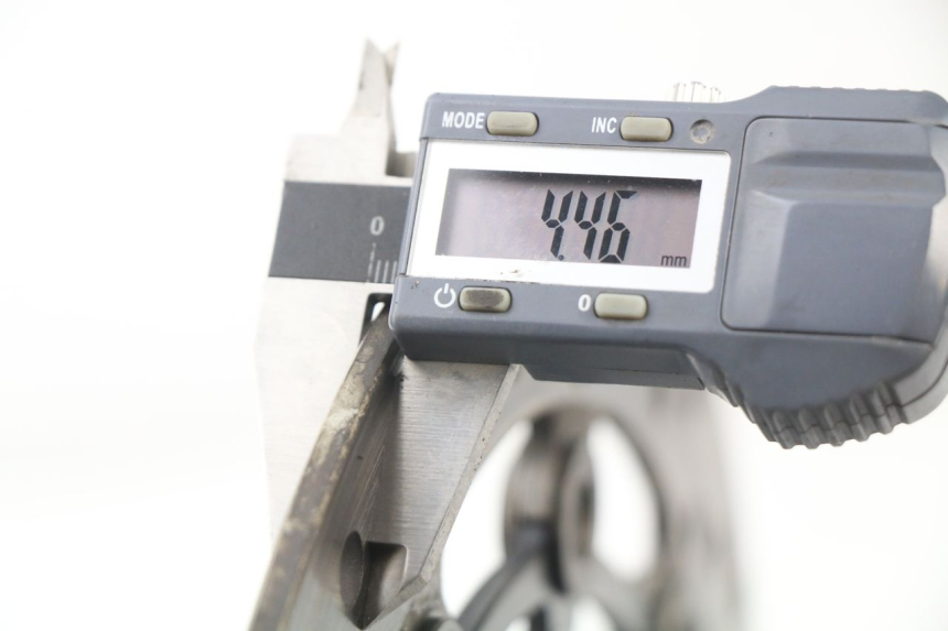 photo de PAR DISCO FRENO DELANTERO HONDA CBR RR FIREBLADE 1000 (2006 - 2007) - Primer plano técnico