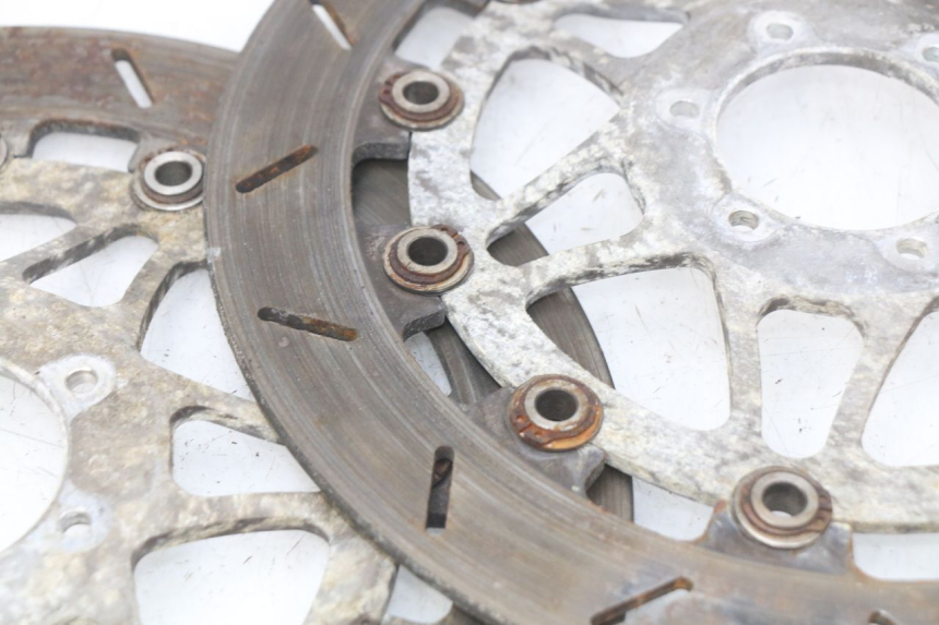 photo de PAR DE DISCOS DE FRENO DELANTEROS HONDA CBR RR FIREBLADE 900 (1992 - 1994) - Características distintivas