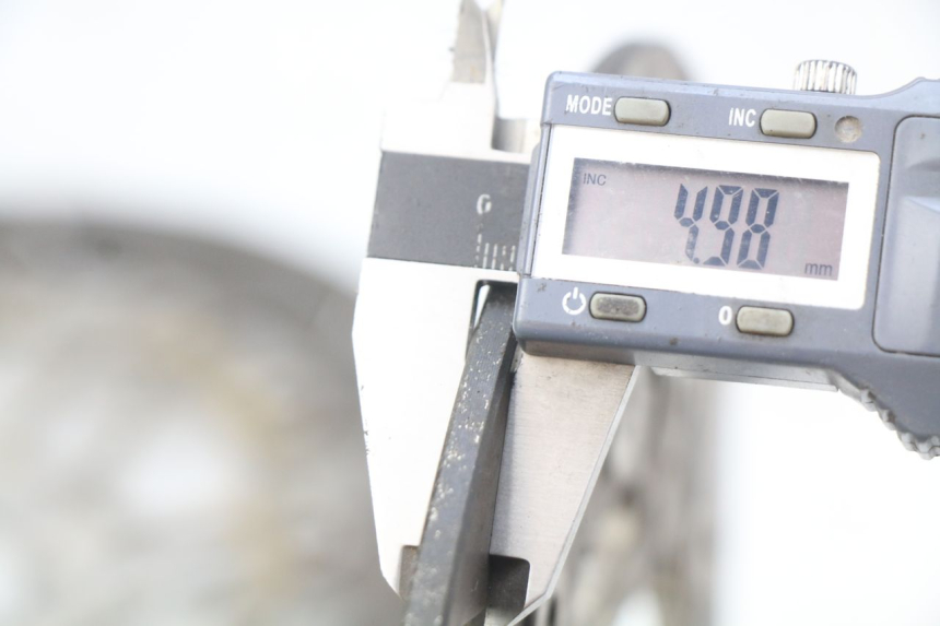 photo de PAR DE DISCOS DE FRENO DELANTEROS HONDA CBR RR FIREBLADE 900 (1992 - 1994) - Enfoque en la estructura