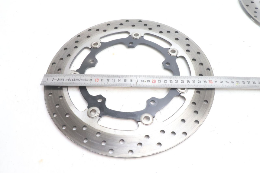 photo de PAR DISCO FRENO DELANTERO YAMAHA FZ8 800 (2010 - 2016) - Detalles de los puntos de fijación