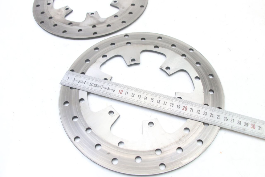 photo de PAR DE DISCOS DE FRENO DELANTEROS PIAGGIO MP3 500 (2014 - 2017) - Primer plano técnico