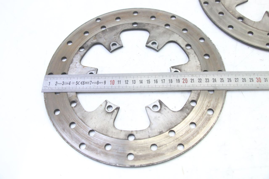 photo de PAR DE DISCOS DE FRENO DELANTEROS PIAGGIO MP3 500 (2014 - 2017) - Primer plano técnico