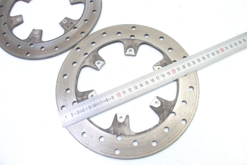 photo de PAR DISCO FRENO DELANTERO PIAGGIO MP3 RL 250 (2006 - 2010) - Primer plano técnico