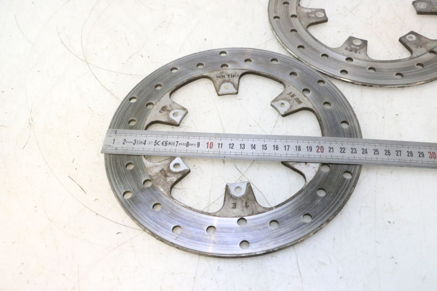 photo de PAR DISCO FRENO DELANTERO PIAGGIO MP3 125 (2006 - 2014) - Primer plano técnico