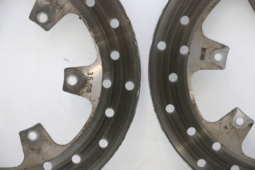 photo de PAR DISCO FRENO DELANTERO PIAGGIO MP3 125 (2006 - 2014) - Detalles de los puntos de fijación