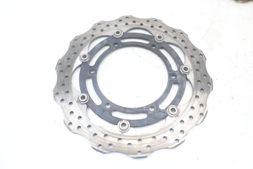 photo de PAR DE DISCOS DE FRENO DELANTEROS YAMAHA TDM ABS 900 (2002 - 2014) - Detalles de los puntos de fijación
